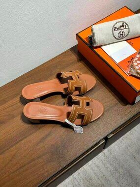 Classic Hermes Shoes: A Stylish and Versatile Choice for Elegance